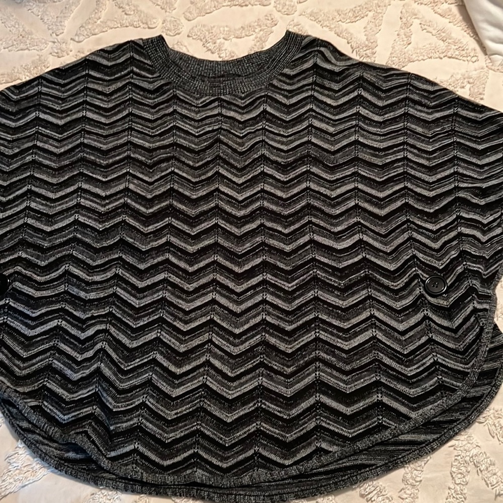 Beautiful Poncho sweater and shades of black and gray